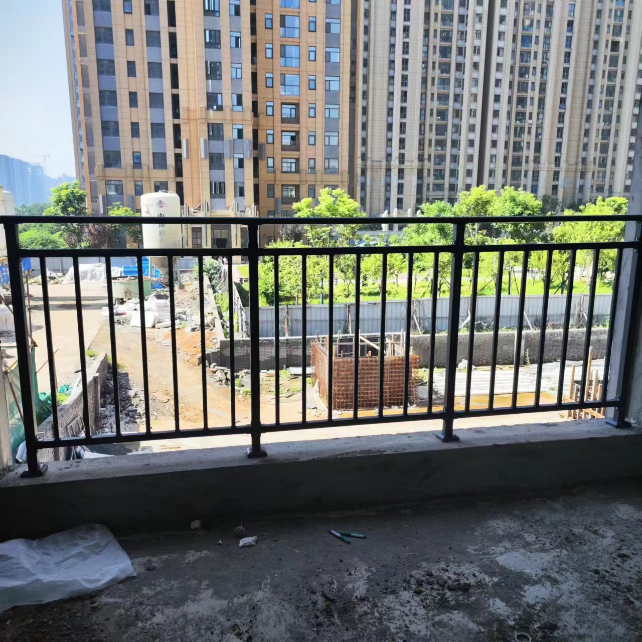 樓盤護(hù)欄